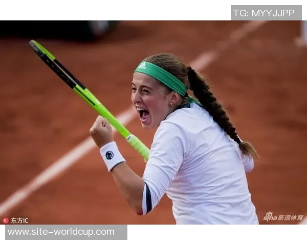 文班赛后与保罗亲密耳语击掌庆祝胜利瞬间引发热议