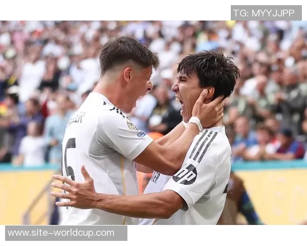 阿斯评：年轻与组织能力兼备的斯米特是皇马中场引援的理想人选